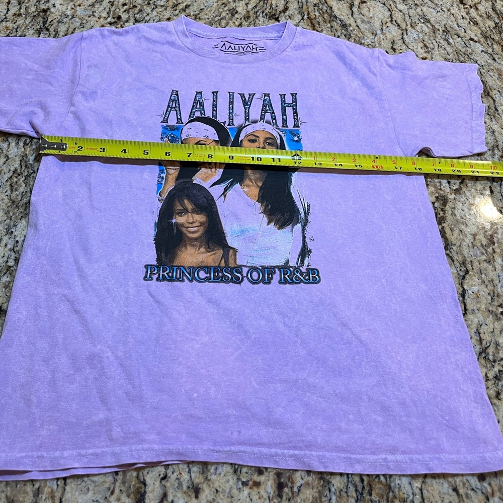 Kids Purple Graphic T-Shirt Aaliyah size large new without tags